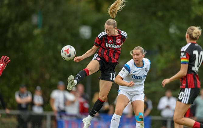GER, Frankfurt, Eintracht Frankfurt vs SC Sand, Vorbereitung, Fussball, DFB, Spielzeit 2026 2027, Sportanlage Goldstein, Testspiel im Bild v.l.: Amanda Ilestedt (Eintracht Frankfurt Frauen 13), Charlotte Blümel (SC Sand Frauen 14), Kopfball, Zweikampf DFB DFL REGULATIONS PROHIBIT ANY USE OF PHOTOGRAPHS AS IMAGE SEQUENCES AND OR QUASI-VIDEO, 19.07.2026 *** GER, Frankfurt, Eintracht Frankfurt vs. SC Sand, Preseason, Soccer, DFB, 2026–2027 Season, Goldstein Sports Complex, Friendly Match: Pictured from left: Amanda Ilestedt, Eintracht Frankfurt Women’s U-13, Charlotte Blümel, SC Sand Women’s Team 14, header, tackle. DFB and DFL regulations prohibit any use of photographs as image sequences and or quasi-video. July 19, 2026 Copyright: HMBxMedia HendrikxHamelau