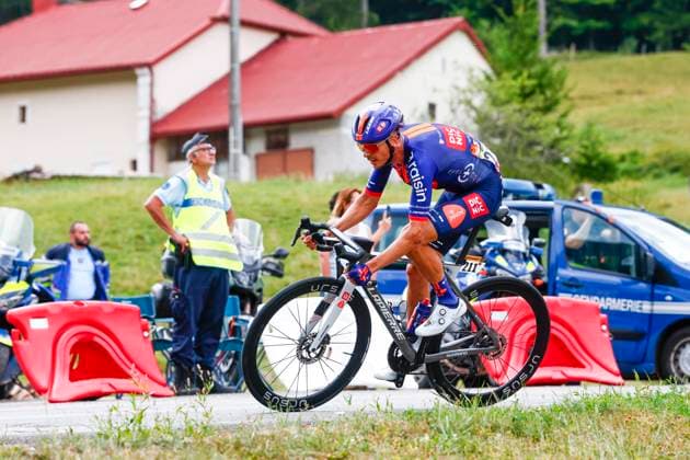 Tour de France 2026 Stage 15 PLATEAU DE SOLAISON, FRANCE - JULY 19 : Barguil Warren (FRA) of Team Picnic PostNL in action during stage 15 of the 113rd edition of Tour de France an UCI World Tour 2.UWT cycling road race stage for Men Elite of 184 km with start in Champagnole and finish in Plateau de Solaison on July 19, 2026 in Plateau de Solaison, France, 19 07 2026 Plateau de Solaison France  Copyright: xLucaxBettinix