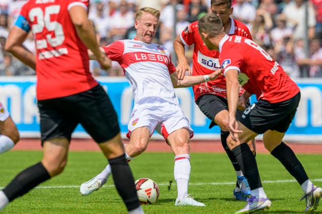 im Bild v.l.: Chris Fuehrich ( 10, VFB Stuttgart), Ferdinand Schmidt ( 08, TSG Balingen), Zweikampf, Action, Kampf, kaempft um den Ball, GER, Balingen Fussball, Testspiel, TSG Balingen vs VfB Stuttgart 19.07.2026, DFB DFL REGULATIONS PROHIBIT ANY USE OF PHOTOGRAPHS AS IMAGE SEQUENCES AND OR QUASI-VIDEO, *** In the photo, from left: Chris Fuehrich 10, VFB Stuttgart; Ferdinand Schmidt 08, TSG Balingen; tackle, action, battle, fighting for the ball, GER, Balingen Soccer, Friendly Match, TSG Balingen vs. VfB Stuttgart, July 19, 2026, DFB and DFL regulations prohibit any use of photographs as image sequences and or quasi-video, Copyright: HMBxMedia UwexKoch