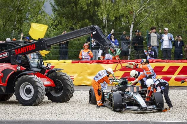 SPA - George Russell s car (Mercedes-AMG PETRONAS Formula One Team) is being towed out of the gravel trap during the Belgian Grand Prix race at the Spa-Francorchamps circuit. SEM VAN DER WAL ANP xVIxANPxSportx xxANPxIVx 563838949 originalFilename: 563838949.jpg
