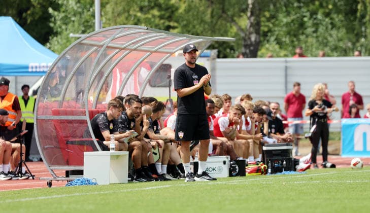 19.07.26 TSG Balingen - VfB Stuttgart Deutschland, Balingen, 19.07.2026, Fussball, Bundesliga, Saison 2026 2027, Testspiel, TSG Balingen - VfB Stuttgart: Sebastian Hoeneß (Trainer VfB Stuttgart). *** July 26, 2019 TSG Balingen vs. VfB Stuttgart Germany, Balingen, July 19, 2026, Soccer, Bundesliga, 2026–2027 Season, Friendly Match, TSG Balingen vs. VfB Stuttgart Sebastian Hoeneß, Coach of VfB Stuttgart