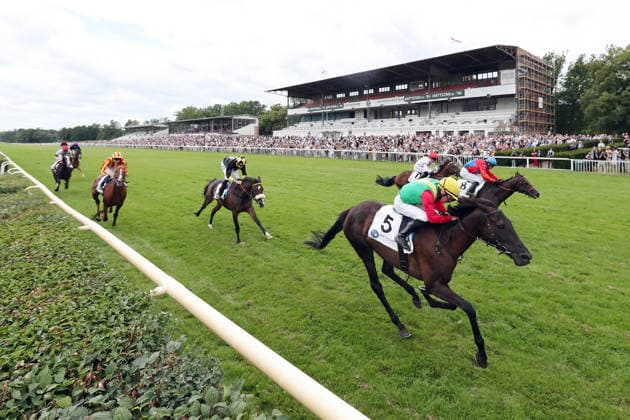 19.07.2026, Hoppegarten, Brandenburg, GER - Nastaria mit Jozef Bojko gewinnt das Fuerstenberg-Rennen. Galopprennbahn Hoppegarten. () 260719D704HOPPEGARTEN.JPG *** July 19, 2026, Hoppegarten, Brandenburg, GER: Nastaria, ridden by Jozef Bojko, wins the Fuerstenberg Race at Hoppegarten Racetrack 260719D704HOPPEGARTEN JPG