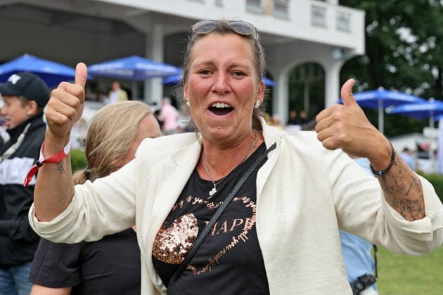 19.07.2026, Hoppegarten, Brandenburg, GER - Trainerin Anna Schleusner-Fruhriep nach dem Sieg im Fuerstenberg-Rennen. Galopprennbahn Hoppegarten. () 260719D712HOPPEGARTEN.JPG *** July 19, 2026, Hoppegarten, Brandenburg, GER Trainer Anna Schleusner Fruhriep after winning the Fuerstenberg race at the Hoppegarten Racetrack 260719D712HOPPEGARTEN JPG