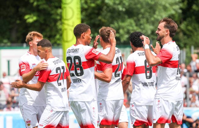 19.07.2026, Deutschland, Balingen, Fußball Bundesliga, Saison 2026 2027, Testspiel, TSG Balingen vs. VfB Stuttgart, Jubel nach dem 0:1 Tor, Torschütze Jovan Milosevic (VfB) *** July 19, 2026, Germany, Balingen, Bundesliga, 2026–2027 season, Friendly match, TSG Balingen vs. VfB Stuttgart, Celebrations after the 0–1 goal, Goal scorer: Jovan Milosevic (VfB)