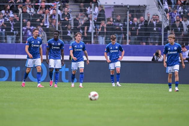 19.07.2026, Fussball, , Saison 2025 2026, Testspiel, FC Erzgebirge Aue - FC Schalke 04, Chadi Ramadan (FC Erzgebirge Aue) erzielt das Tor zum 2:4, Die Spieler des FC Schalke 04 sind enttäuscht, Janik Bachmann (FC Schalke 04), Christian Gomis (FC Schalke 04), Max Grüger (FC Schalke 04), Dylan Leonard (FC Schalke 04), Lucar Vozar (FC Schalke 04) xRHR-FOTO YYx *** July 19, 2026, Soccer, , 2025–2026 Season, Friendly Match, FC Erzgebirge Aue vs. FC Schalke 04, Chadi Ramadan of FC Erzgebirge Aue scores the goal to make it 2–4, The FC Schalke 04 players are disappointed: Janik Bachmann (FC Schalke 04), Christian Gomis (FC Schalke 04), Max Grüger (FC Schalke 04), Dylan Leonard (FC Schalke 04), Lucar Vozar (FC Schalke 04) xRHR PHOTO YYx Copyright: KROEGER RHR-FOTOx RHR-FOTO YY