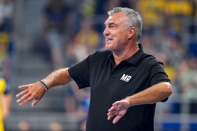 Michael Roth (Trainer, Team Apfel), gibt Anweisungen, gestikuliert, mit den Armen gestikulieren, Einzelbild, Einzelfoto, Aktion, Action, Freude, freuen, freut sich, freundlich, fröhlich, glücklich, strahlend, optimistisch, 19.07.2026, Mannheim (Deutschland), Handball, The Final Roar, Team Johnny - Team Apfel *** Michael Roth, coach of Team Apfel, gives instructions, gesturing with his arms; single frame, single photo, action, joy, delighted, friendly, cheerful, happy, beaming, optimistic, July 19, 2026, Mannheim, Germany, handball, The Final Roar, Team Johnny, Team Apfel xozx