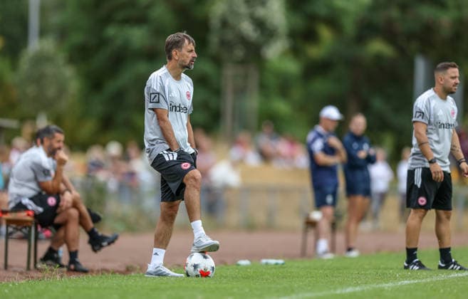 GER, Frankfurt, Eintracht Frankfurt vs SC Sand, Vorbereitung, Fussball, DFB, Spielzeit 2026 2027, Sportanlage Goldstein, Testspiel im Bild: Niko Arnautis (Trainer Eintracht Frankfurt Frauen) DFB DFL REGULATIONS PROHIBIT ANY USE OF PHOTOGRAPHS AS IMAGE SEQUENCES AND OR QUASI-VIDEO, 19.07.2026 *** GER, Frankfurt, Eintracht Frankfurt vs. SC Sand, Preseason, Soccer, DFB, 2026–2027 Season, Goldstein Sports Complex, Photo from the Friendly Match: Niko Arnautis, Coach of Eintracht Frankfurt Women’s Team, DFB, DFL. REGULATIONS PROHIBIT ANY USE OF PHOTOGRAPHS AS IMAGE SEQUENCES AND OR QUASI-VIDEO, July 19, 2026 Copyright: HMBxMedia HendrikxHamelau