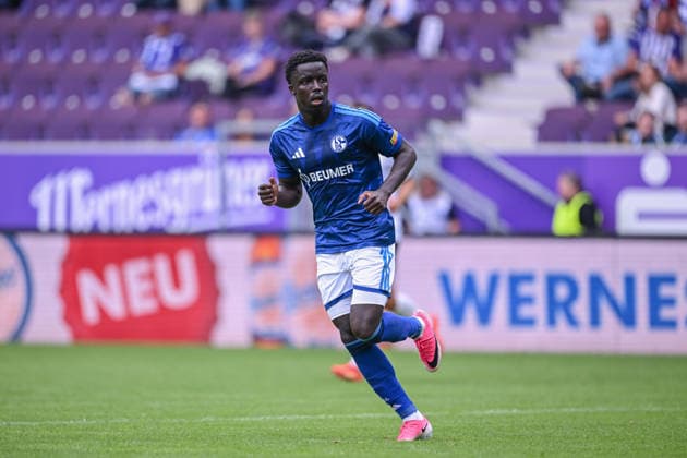 19.07.2026, Fussball, , Saison 2025 2026, Testspiel, FC Erzgebirge Aue - FC Schalke 04, Christian Gomis (FC Schalke 04) xRHR-FOTO YYx *** July 19, 2026, Soccer, , 2025–2026 Season, Friendly Match, FC Erzgebirge Aue vs. FC Schalke 04, Christian Gomis, FC Schalke 04 xRHR PHOTO YYx Copyright: KROEGER RHR-FOTOx RHR-FOTO YY