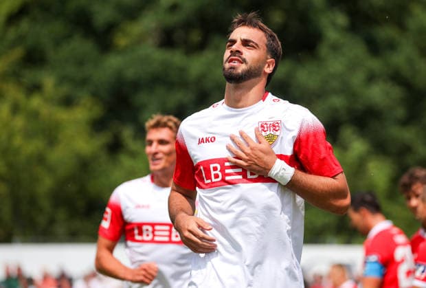 19.07.2026, Deutschland, Balingen, Fußball Bundesliga, Saison 2026 2027, Testspiel, TSG Balingen vs. VfB Stuttgart, Jubel nach dem Tor, Torschütze Jovan Milosevic (VfB) *** July 19, 2026, Germany, Balingen, Bundesliga, 2026–2027 season, Friendly match, TSG Balingen vs. VfB Stuttgart, Celebration after the goal, Goal scorer: Jovan Milosevic (VfB)