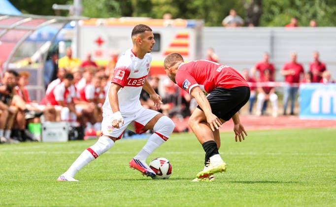 19.07.2026, Deutschland, Balingen, Fußball Bundesliga, Saison 2026 2027, Testspiel, TSG Balingen vs. VfB Stuttgart, Badredine Bouanani (VfB), Jonas Brändle (TSG) *** July 19, 2026, Germany, Balingen, Bundesliga, 2026–2027 season, Friendly, TSG Balingen vs. VfB Stuttgart, Badredine Bouanani (VfB), Jonas Brändle (TSG)