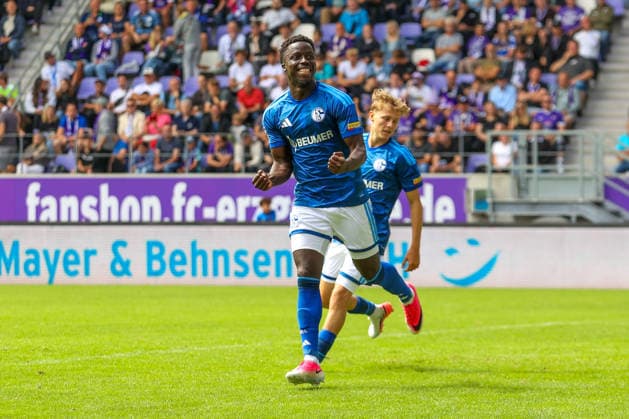 19.07.2026, xtgx, Fussball - Testspiel Erzgebirge Aue - FC Schalke 04 v.l. Christian Gomis (Schalke, 7) Jubel, Torjubel, jubelt ueber das Tor, celebrate the goal, celebration (DFL DFB REGULATIONS PROHIBIT ANY USE OF PHOTOGRAPHS as IMAGE SEQUENCES and or QUASI-VIDEO) Aue *** July 19, 2026, xtgx, Soccer Friendly: Erzgebirge Aue vs. FC Schalke 04, featuring Christian Gomis of Schalke, 7 celebrations, Goal celebration, celebrating the goal, DFL and DFB regulations prohibit any use of photographs as image sequences and or quasi-video. Aue