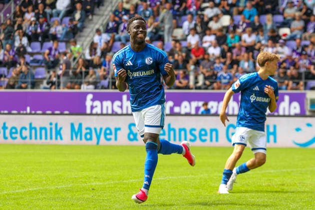 19.07.2026, xtgx, Fussball - Testspiel Erzgebirge Aue - FC Schalke 04 v.l. Christian Gomis (Schalke, 7) Jubel, Torjubel, jubelt ueber das Tor, celebrate the goal, celebration (DFL DFB REGULATIONS PROHIBIT ANY USE OF PHOTOGRAPHS as IMAGE SEQUENCES and or QUASI-VIDEO) Aue *** July 19, 2026, xtgx, Soccer Friendly: Erzgebirge Aue vs. FC Schalke 04, featuring Christian Gomis of Schalke, 7 celebrations, Goal celebration, celebrating the goal, DFL and DFB regulations prohibit any use of photographs as image sequences and or quasi-video. Aue