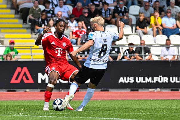 Testspiel; SSV Ulm 1846 Fussball - FC Bayern München II; 19.07.2026 ULM, GERMANY - 19. July: im Duell Michael SCOTT (FC Bayern München II 7) und Per LOCKL während dem Testspiel zwischen dem SSV 1846 Ulm Fussball und den Amateuren des FC Bayern München im Donaustadion *** Friendly Match: SSV Ulm 1846 vs. FC Bayern Munich II, July 19, 2026, ULM, GERMANY July 19: Michael SCOTT of FC Bayern Munich II and Per LOCKL faced off during the friendly match between SSV 1846 Ulm Soccer and the FC Bayern Munich reserves at the Donaustadion Copyright: xBEAUTIFULxSPORTS Goldbergx