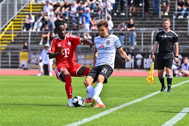 Testspiel; SSV Ulm 1846 Fussball - FC Bayern München II; 19.07.2026 ULM, GERMANY - 19. July: im Duell Richard AJAYI (FC Bayern München II 3) und Marco GÖLZ (SSV Ulm 21) während dem Testspiel zwischen dem SSV 1846 Ulm Fussball und den Amateuren des FC Bayern München im Donaustadion *** Friendly Match: SSV Ulm 1846 vs. FC Bayern Munich II, July 19, 2026, ULM, GERMANY July 19, featuring Richard AJAYI (FC Bayern Munich II, 3) and Marco GÖLZ (SSV Ulm, 21) during the friendly match between SSV 1846 Ulm Soccer and the FC Bayern Munich reserves at the Donaustadion Copyright: xBEAUTIFULxSPORTS Goldbergx