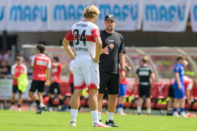im Bild v.l.: Tim van der Leij ( 34, VFB Stuttgart), Sebastian Hoeneß (Trainer - VfB Stuttgart), GER, Balingen Fussball, Testspiel, TSG Balingen vs VfB Stuttgart in der Bizerba Arena Balingen, 19.07.2026, DFB DFL REGULATIONS PROHIBIT ANY USE OF PHOTOGRAPHS AS IMAGE SEQUENCES AND OR QUASI-VIDEO, *** Pictured, from left: Tim van der Leij, 34, VfB Stuttgart; Sebastian Hoeneß, coach of VfB Stuttgart; GER; Balingen soccer; friendly match; TSG Balingen vs. VfB Stuttgart at the Bizerba Arena in Balingen, July 19, 2026; DFB and DFL regulations prohibit any use of photographs as image sequences and or quasi-video, Copyright: HMBxMedia UwexKoch