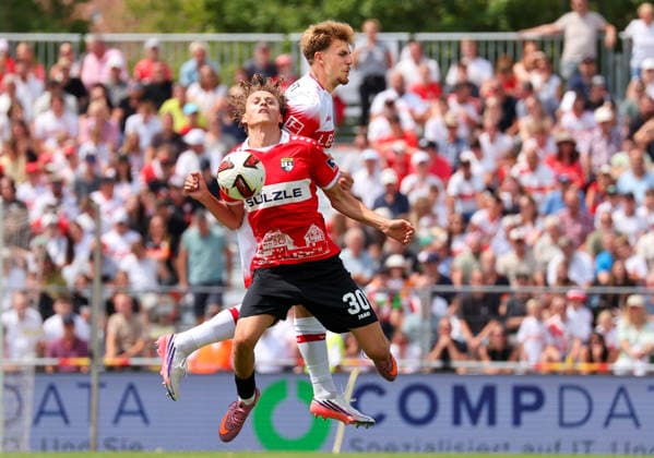 19.07.2026, Deutschland, Balingen, Fußball Bundesliga, Saison 2026 2027, Testspiel, TSG Balingen vs. VfB Stuttgart, v.l. Henoch Grauer (TSG), Finn Jeltsch (VfB) *** July 19, 2026, Germany, Balingen, Bundesliga, 2026–2027 season, Friendly match, TSG Balingen vs. VfB Stuttgart, from left: Henoch Grauer (TSG), Finn Jeltsch (VfB)