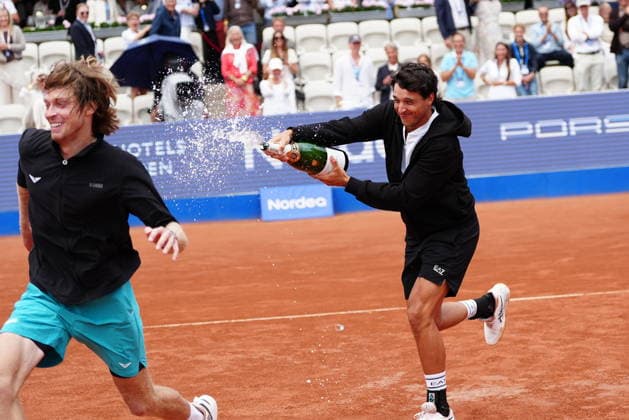 BASTAD, SWEDEN 20260719 Andrey Rublev after winning the men s singles final in the tennis match between Russia s Andrey Rublev and Italy s Luciano Darderi at the Nordea Open in Bastad. BASTAD SWEDEN x9200x *** BASTAD, SWEDEN, July 19, 2026 Andrey Rublev after winning the men s singles final in the tennis match between Russia s Andrey Rublev and Italy s Luciano Darderi at the Nordea Open in Bastad, BASTAD, SWEDEN x9200x  Copyright: xBjörnxLarssonxRosvall TTx TENNIS NORDEA OPEN IN BASTAD