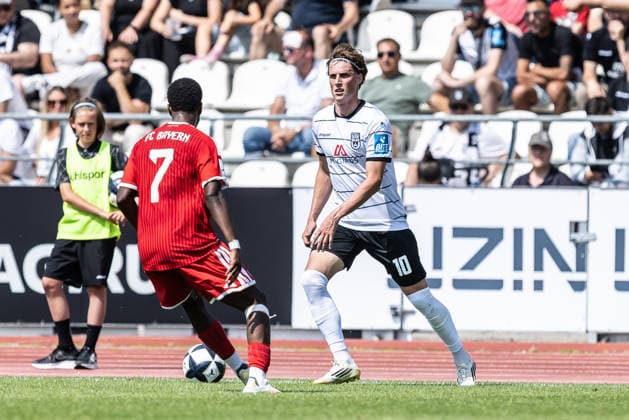 SSV Ulm 1846 Fußball vs FC Bayern München II, Fussball, Freundschaftsspiel, Saisoneröffnung SSV Ulm 1846 Fußball, Donaustadion Ulm 19.07.26 Oliver Wähling (SSV Ulm 1846 Fußball, 10) SSV Ulm 1846 Fußball vs FC Bayern München II, Fussball, Freundschaftsspiel, Saisoneröffnung SSV Ulm 1846 Fußball, Donaustadion Ulm 19.07.26 Foto: Lucca Fundel Ulm Donaustadion Baden-Württemberg Deutschland *** SSV Ulm 1846 Soccer vs. FC Bayern Munich II, Soccer, Friendly Match, SSV Ulm 1846 Soccer Season Opener, Donaustadion Ulm, July 26, 2019, Oliver Wähling, SSV Ulm 1846 Soccer, 10 SSV Ulm 1846 Soccer vs. FC Bayern Munich II, Soccer, Friendly Match, Season Opener for SSV Ulm 1846 Soccer, Donaustadion, Ulm, July 26, 2019 Photo by Lucca Fundel, Ulm, Donaustadion, Baden-Württemberg, Germany
