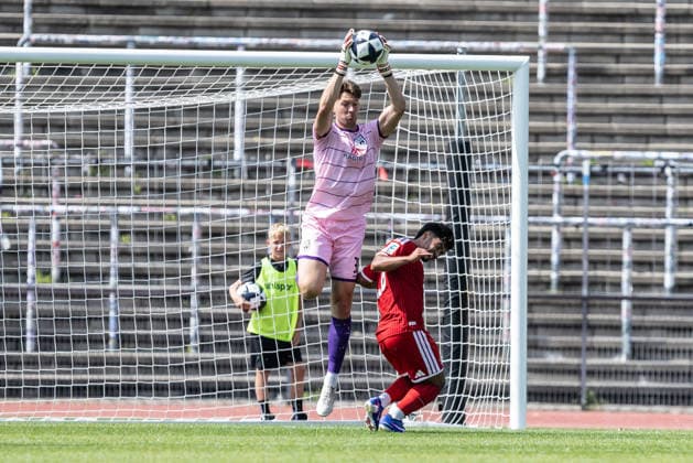 SSV Ulm 1846 Fußball vs FC Bayern München II, Fussball, Freundschaftsspiel, Saisoneröffnung SSV Ulm 1846 Fußball, Donaustadion Ulm 19.07.26 Robin Mantel (SSV Ulm 1846 Fußball, 30) SSV Ulm 1846 Fußball vs FC Bayern München II, Fussball, Freundschaftsspiel, Saisoneröffnung SSV Ulm 1846 Fußball, Donaustadion Ulm 19.07.26 Foto: Lucca Fundel Ulm Donaustadion Baden-Württemberg Deutschland *** SSV Ulm 1846 Soccer vs. FC Bayern Munich II, Soccer, Friendly Match, SSV Ulm 1846 Soccer Season Opener, Donaustadion Ulm, July 26, 2019, Robin Mantel, SSV Ulm 1846 Soccer, 30 SSV Ulm 1846 Soccer vs. FC Bayern Munich II, Soccer, Friendly Match, Season Opener for SSV Ulm 1846 Soccer, Donaustadion Ulm July 26, 2019 Photo by Lucca Fundel Ulm Donaustadion Baden-Württemberg Germany