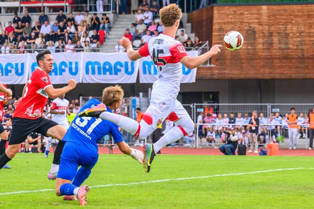 im Bild v.l.: Lazar Jovanovic ( 45, VFB Stuttgart), Ivo Colic ( 31, TSG Balingen), Zweikampf, Action, Kampf, kaempft um den Ball, Tor, GER, Balingen Fussball, Testspiel, TSG Balingen vs VfB Stuttgart 19.07.2026, DFB DFL REGULATIONS PROHIBIT ANY USE OF PHOTOGRAPHS AS IMAGE SEQUENCES AND OR QUASI-VIDEO, *** Pictured, from left: Lazar Jovanovic, 45, VFB Stuttgart, Ivo Colic, 31, TSG Balingen, tackle, action, battle, fighting for the ball, goal, GER, Balingen soccer, friendly match, TSG Balingen vs. VfB Stuttgart, July 19, 2026, DFB and DFL regulations prohibit any use of photographs as image sequences and or quasi-video, Copyright: HMBxMedia UwexKoch