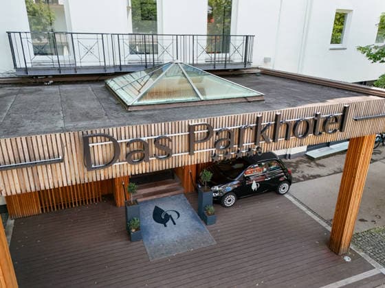 19.07.2026, Bad Wörishofen, Deutschland. 2. Bundesliga: Ankunft des SV Darmstadt 98 in Bad Wörishofen. Sommertrainingslager. Vorbereitung auf die Saison 2026 2027. Parkhoteleingang *** July 19, 2026, Bad Wörishofen, Germany 2. Bundesliga SV Darmstadt 98 arrives in Bad Wörishofen Summer training camp in preparation for the 2026–2027 season Park Hotel entrance