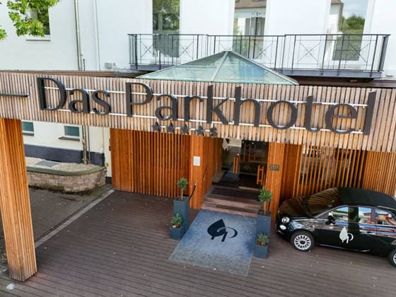 19.07.2026, Bad Wörishofen, Deutschland. 2. Bundesliga: Ankunft des SV Darmstadt 98 in Bad Wörishofen. Sommertrainingslager. Vorbereitung auf die Saison 2026 2027. Parkhoteleingang *** July 19, 2026, Bad Wörishofen, Germany 2. Bundesliga SV Darmstadt 98 arrives in Bad Wörishofen Summer training camp in preparation for the 2026–2027 season Park Hotel entrance