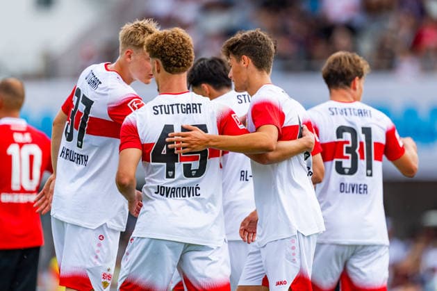 Testspiel: TSG Balingen vs. VfB Stuttgart; 19.07.2026 Balingen, GERMANY - 19. July 2027: Die Spieler des VfB beim Torjubel um Lazar Jovanovic (VfB Stuttgart, 45) nach seinem 5:0 Tor während dem Testspiel zwischen der TSG Balingen und dem VfB Stuttgart in der BIZERBA ARENA, Balingen. *** Friendly Match: TSG Balingen vs. VfB Stuttgart, July 19, 2026, Balingen, GERMANY July 19, 2027 VfB players celebrate Lazar Jovanovic’s goal—VfB Stuttgart, 45—after his 5-0 goal during the friendly match between TSG Balingen and VfB Stuttgart at the BIZERBA ARENA in Balingen Copyright: xBEAUTIFULxSPORTS Steinx