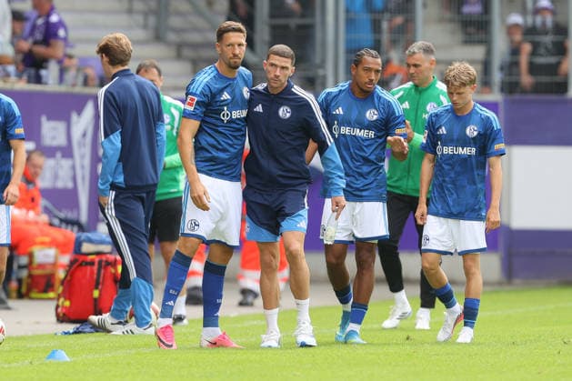 19.07.2026, xtgx, Fussball - Testspiel Erzgebirge Aue - FC Schalke 04 v.l. Robin Gosens (Schalke, 8) (DFL DFB REGULATIONS PROHIBIT ANY USE OF PHOTOGRAPHS as IMAGE SEQUENCES and or QUASI-VIDEO) Aue *** July 19, 2026, xtgx, Soccer Friendly Match Erzgebirge Aue vs. FC Schalke 04 featuring Robin Gosens (Schalke), 8 DFL DFB REGULATIONS PROHIBIT ANY USE OF PHOTOGRAPHS as IMAGE SEQUENCES and or QUASI-VIDEO Aue