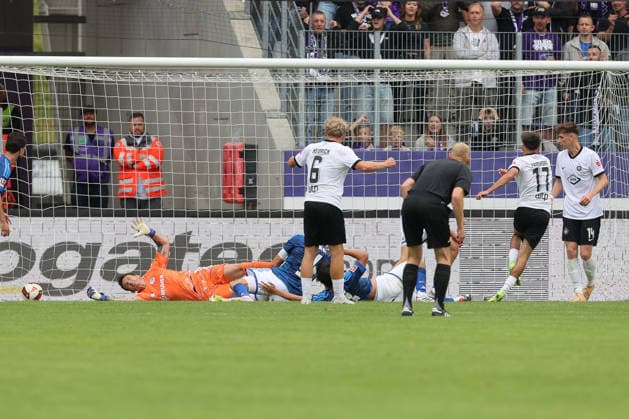 19.07.2026, xtgx, Fussball - Testspiel Erzgebirge Aue - FC Schalke 04 v.l. Tor zum 2:4 durch Marcel Bär (Aue, 15) (DFL DFB REGULATIONS PROHIBIT ANY USE OF PHOTOGRAPHS as IMAGE SEQUENCES and or QUASI-VIDEO) Aue *** July 19, 2026, xtgx, Soccer Friendly Match: Erzgebirge Aue vs. FC Schalke 04 – Goal making the score 2–4 by Marcel Bär (Aue), 15 DFL DFB REGULATIONS PROHIBIT ANY USE OF PHOTOGRAPHS AS IMAGE SEQUENCES AND OR QUASI-VIDEO (Aue)