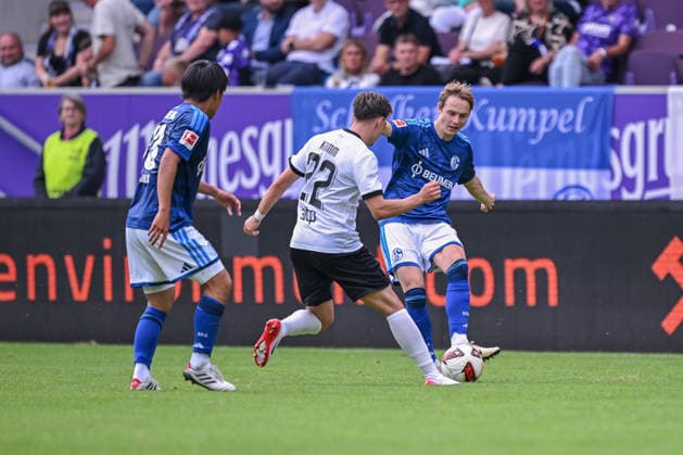 19.07.2026, Fussball, , Saison 2025 2026, Testspiel, FC Erzgebirge Aue - FC Schalke 04, Satoshi Tanaka (FC Schalke 04), Finn Porath (FC Schalke 04) xRHR-FOTO YYx *** July 19, 2026, Soccer, , 2025–2026 Season, Friendly Match, FC Erzgebirge Aue vs. FC Schalke 04, Satoshi Tanaka (FC Schalke 04), Finn Porath (FC Schalke 04) xRHR PHOTO YYx Copyright: KROEGER RHR-FOTOx RHR-FOTO YY