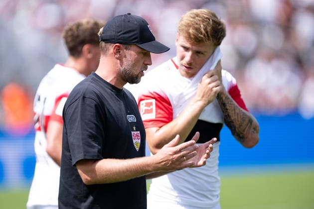 Sebastian Hoeness, (VFB Stuttgart, Trainer, Coach), links, TSG Balingen vs. VFB Stuttgart, Fussball, Testspiel, Saison 2026 2027, 19.07.2026 Eibner-Pressefoto Andreas Ulmer TSG Balingen vs. VFB Stuttgart, Fussball, Testspiel, Saison 2026 2027, 19.07.2026 Balingen *** Sebastian Hoeness, VFB Stuttgart, Trainer, Coach, left, TSG Balingen vs. VFB Stuttgart, soccer, exhibition match, 2026–2027 season, July 19, 2026, Eibner Press Photo, Andreas Ulmer, TSG Balingen vs. VFB Stuttgart, soccer, friendly match, 2026–2027 season, July 19, 2026, Balingen Copyright: xEibner-Pressefoto AndreasxUlmerx EP_AUR