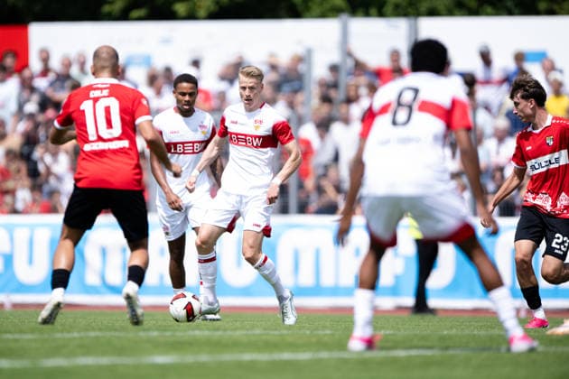Chris Fuehrich (VFB Stuttgart, 10) am Ball, gestellt von Ivo Colic (TSG Balingen, 10), TSG Balingen vs. VFB Stuttgart, Fussball, Testspiel, Saison 2026 2027, 19.07.2026 Eibner-Pressefoto Andreas Ulmer TSG Balingen vs. VFB Stuttgart, Fussball, Testspiel, Saison 2026 2027, 19.07.2026 Balingen *** Chris Fuehrich (VFB Stuttgart), No. 10 with the ball, marked by Ivo Colic (TSG Balingen), No. 10, TSG Balingen vs. VFB Stuttgart, soccer, exhibition match, 2026–2027 season, July 19, 2026 Eibner Press Photo Andreas Ulmer TSG Balingen vs. VFB Stuttgart, soccer, friendly match, 2026–2027 season, July 19, 2026 Balingen Copyright: xEibner-Pressefoto AndreasxUlmerx EP_AUR