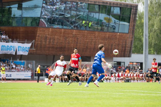Louis Potye (TSG Balingen, 01, Torhueter), weit aus seinem Tor, TSG Balingen vs. VFB Stuttgart, Fussball, Testspiel, Saison 2026 2027, 19.07.2026 Eibner-Pressefoto Andreas Ulmer TSG Balingen vs. VFB Stuttgart, Fussball, Testspiel, Saison 2026 2027, 19.07.2026 Balingen *** Louis Potye, TSG Balingen, 01, goalkeeper, far from his goal, TSG Balingen vs. VFB Stuttgart, soccer, friendly match, 2026–2027 season, July 19, 2026 Eibner Press Photo by Andreas Ulmer TSG Balingen vs. VFB Stuttgart, soccer, friendly match, 2026–2027 season, July 19, 2026 Balingen Copyright: xEibner-Pressefoto AndreasxUlmerx EP_AUR