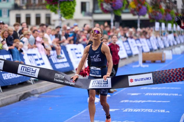 Hannah Graf (Mey Post-SV Tuebingen) laeuft als schnellste Frau ins Ziel. Tuebingen, 19.07.2026 Mey Generalbau Triathlon Tuebingen 19.07.2026 Tuebingen *** Hannah Graf Mey of Post SV Tübingen Crosses the Finish Line as the Fastest Woman Tübingen, July 19, 2026 Mey Generalbau Triathlon Tübingen July 19, 2026 Tübingen Copyright: xEibner-Pressefoto ThomasxDingesx EP_TDS