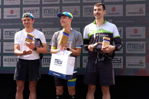 Die Sieger der Kurzdistanz (von links): Samuel Boettinger, Jurij Mildner, Nicolas Mehrer Tuebingen, 19.07.2026 Mey Generalbau Triathlon Tuebingen 19.07.2026 Tuebingen *** The winners of the short-distance race, from left: Samuel Boettinger, Jurij Mildner, Nicolas Mehrer. Tübingen, July 19, 2026. Mey Generalbau Triathlon Tübingen, July 19, 2026. Tübingen Copyright: xEibner-Pressefoto ThomasxDingesx EP_TDS