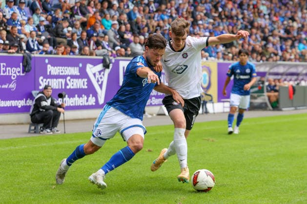 19.07.2026, xtgx, Fussball - Testspiel Erzgebirge Aue - FC Schalke 04 v.l. Adrian Gantenbein (Schalke, 17), Paul Wagner (Aue, 14) Zweikampf, Duell, Kampf, tackle (DFL DFB REGULATIONS PROHIBIT ANY USE OF PHOTOGRAPHS as IMAGE SEQUENCES and or QUASI-VIDEO) Aue *** July 19, 2026, xtgx, Soccer Friendly: Erzgebirge Aue vs. FC Schalke 04, featuring Adrian Gantenbein (Schalke), 17, Paul Wagner (Aue), 14, tackle, duel, battle, DFL and DFB regulations prohibit any use of photographs as image sequences and or quasi-video (Aue)