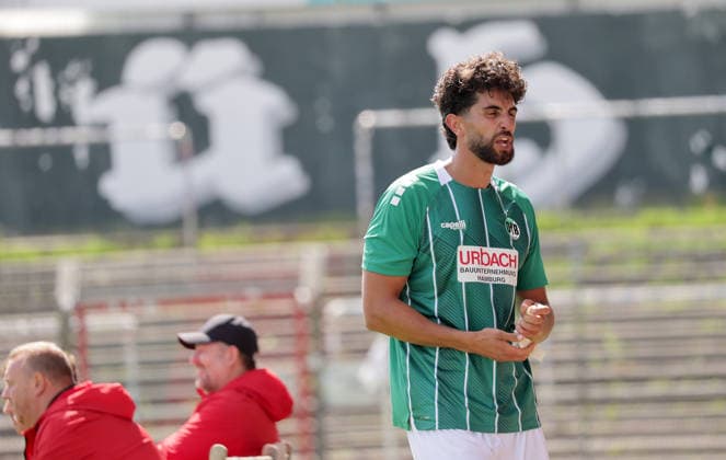 Fussball, Herren, Saison 2026 2027, SHFV-Pokal Achtelfinale, VfB Luebeck gegen Kaltenkirchener TS , 4-1 Deniz Hasan Yilmaz (VfB Luebeck) muss mit roter Karte vom feld DFL REGULATIONS PROHIBIT ANY USE OF PHOTOGRAPHS AS IMAGE SEQUENCES AND OR QUASI-VIDEO. *** Soccer, Men s, 2026–2027 Season, SHFV Cup Round of 16, VfB Lübeck vs. Kaltenkirchener TS, 4–1 (Deniz Hasan Yilmaz); VfB Lübeck player sent off with a red card. DFL REGULATIONS PROHIBIT ANY USE OF PHOTOGRAPHS AS IMAGE SEQUENCES AND OR QUASI-VIDEO
