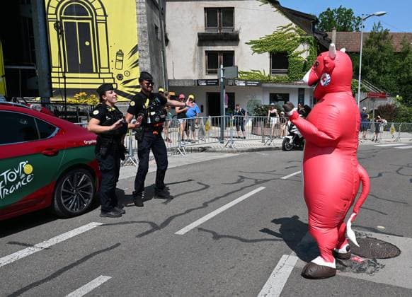 15e étape du tour de France, Champagnole, 19 juillet 2026. PHOTOPQR LE PROGRES Philippe TRIAS - 19 07 2026 - 15e étape du tour de France, Champagnole, 19 juillet 2026. -15e étape du tour de France, Champganole Plateau de Solaison. Ambiance caravane du tour avec la vache-qui-rit. - CYCLING TOUR DE FRANCE STAGE 15 stage 15 of the 2026 Tour de France cycling race, a stage of 184km from Champagnole to Plateau de Solaison, on Sunday 19 July 2026. The 113th edition of the Tour de France starts on Saturday 4 July in Barcelona, Spain, and will finish in Paris, France on the 26th of July. Jura Franche-Comté France  Copyright: xPHOTOPQR LExPROGRES MAXPPPxPhilippexTRIASx 20260719LPL8312 20260719LPL8312