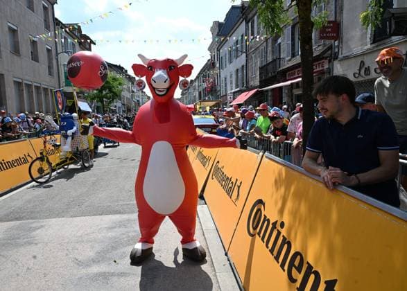 15e étape du tour de France, Champagnole, 19 juillet 2026. PHOTOPQR LE PROGRES Philippe TRIAS - 19 07 2026 - 15e étape du tour de France, Champagnole, 19 juillet 2026. -15e étape du tour de France, Champganole Plateau de Solaison. Ambiance caravane du tour avec la vache-qui-rit. - CYCLING TOUR DE FRANCE STAGE 15 stage 15 of the 2026 Tour de France cycling race, a stage of 184km from Champagnole to Plateau de Solaison, on Sunday 19 July 2026. The 113th edition of the Tour de France starts on Saturday 4 July in Barcelona, Spain, and will finish in Paris, France on the 26th of July. Jura Franche-Comté France  Copyright: xPHOTOPQR LExPROGRES MAXPPPxPhilippexTRIASx 20260719LPL8314 20260719LPL8314