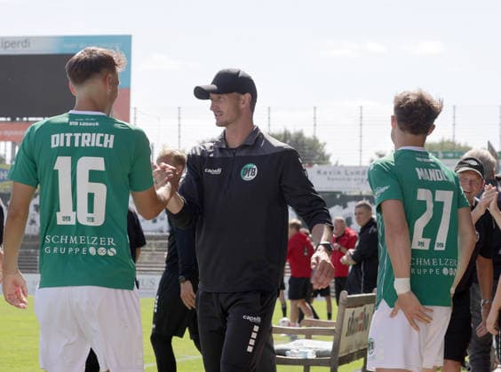 freude bei Trainer Kevin Rodewald (VfB Luebeck) und Jonas Dittrich (VfB Luebeck) und Felix Mandl (VfB Luebeck) Fussball, Herren, Saison 2026 2027, SHFV-Pokal Achtelfinale, VfB Luebeck gegen Kaltenkirchener TS , 4-1 DFL REGULATIONS PROHIBIT ANY USE OF PHOTOGRAPHS AS IMAGE SEQUENCES AND OR QUASI-VIDEO. *** Joy for Coach Kevin Rodewald (VfB Lübeck), Jonas Dittrich (VfB Lübeck), and Felix Mandl (VfB Lübeck) – Soccer, Men’s, 2026–2027 Season, SHFV Cup Round of 16, VfB Lübeck vs. Kaltenkirchener TS, 4–1. DFL regulations prohibit any use of photographs as image sequences and or quasi-video.