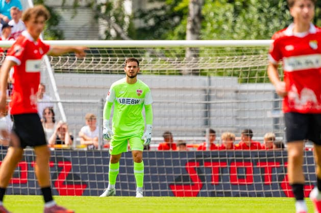 Testspiel: TSG Balingen vs. VfB Stuttgart; 19.07.2026 Balingen, GERMANY - 19. July 2027: Dennis Seimen (VfB Stuttgart, 41) während dem Testspiel zwischen der TSG Balingen und dem VfB Stuttgart in der BIZERBA ARENA, Balingen. *** Friendly Match: TSG Balingen vs. VfB Stuttgart, July 19, 2026, Balingen, GERMANY; July 19, 2027, Dennis Seimen, VfB Stuttgart, age 41, during the friendly match between TSG Balingen and VfB Stuttgart at the BIZERBA ARENA, Balingen Copyright: xBEAUTIFULxSPORTS Steinx
