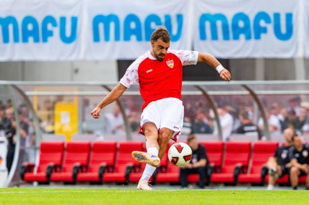 Testspiel: TSG Balingen vs. VfB Stuttgart; 19.07.2026 Balingen, GERMANY - 19. July 2027: Jovan Milosevic (VfB Stuttgart, 19) während dem Warmup vor dem Testspiel zwischen der TSG Balingen und dem VfB Stuttgart in der BIZERBA ARENA, Balingen. *** Friendly Match: TSG Balingen vs. VfB Stuttgart, July 19, 2026, Balingen, GERMANY July 19, 2027 Jovan Milosevic of VfB Stuttgart, 19, during the warm-up before the friendly match between TSG Balingen and VfB Stuttgart at the BIZERBA ARENA in Balingen Copyright: xBEAUTIFULxSPORTS Steinx
