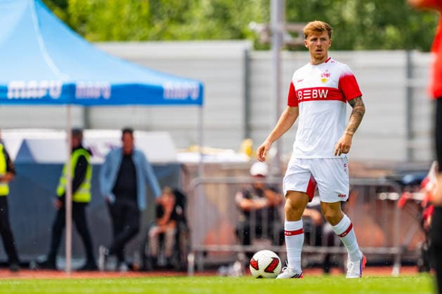 Testspiel: TSG Balingen vs. VfB Stuttgart; 19.07.2026 Balingen, GERMANY - 19. July 2027: Finn Jeltsch (VfB Stuttgart, 29) während dem Testspiel zwischen der TSG Balingen und dem VfB Stuttgart in der BIZERBA ARENA, Balingen. *** Friendly Match: TSG Balingen vs. VfB Stuttgart, July 19, 2026, Balingen, GERMANY; July 19, 2027, Finn Jeltsch, VfB Stuttgart, age 29, during the friendly match between TSG Balingen and VfB Stuttgart at the BIZERBA ARENA, Balingen Copyright: xBEAUTIFULxSPORTS Steinx