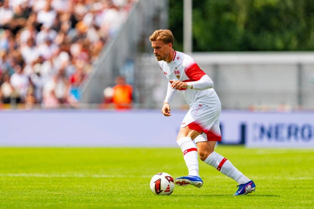 Testspiel: TSG Balingen vs. VfB Stuttgart; 19.07.2026 Balingen, GERMANY - 19. July 2027: Maximilian Mittelstädt (VfB Stuttgart, 7) während dem Testspiel zwischen der TSG Balingen und dem VfB Stuttgart in der BIZERBA ARENA, Balingen. *** Friendly Match: TSG Balingen vs. VfB Stuttgart, July 19, 2026, Balingen, GERMANY; July 19, 2027, Maximilian Mittelstädt, VfB Stuttgart, 7, during the friendly match between TSG Balingen and VfB Stuttgart at the BIZERBA ARENA, Balingen Copyright: xBEAUTIFULxSPORTS Steinx