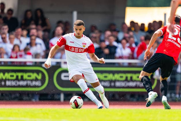 Testspiel: TSG Balingen vs. VfB Stuttgart; 19.07.2026 Balingen, GERMANY - 19. July 2027: Badredine Bouanani (VfB Stuttgart, 27) während dem Testspiel zwischen der TSG Balingen und dem VfB Stuttgart in der BIZERBA ARENA, Balingen. *** Friendly Match: TSG Balingen vs. VfB Stuttgart, July 19, 2026, Balingen, GERMANY July 19, 2027 Badredine Bouanani of VfB Stuttgart, 27, during the friendly match between TSG Balingen and VfB Stuttgart at the BIZERBA ARENA in Balingen Copyright: xBEAUTIFULxSPORTS Steinx