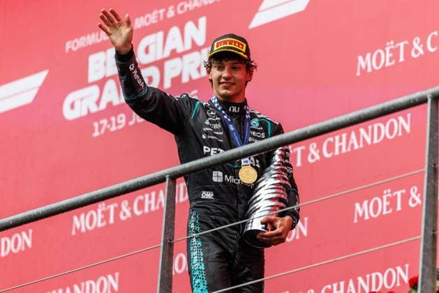 Andrea Kimi Antonelli (Mercedes AMG Petronas F1 Team, 12) bejubelt seinen Sieg, Grosser Preis von Belgien, Motorsport, Formel 1, Saison 2026, 19.07.2026 Grosser Preis von Belgien, Motorsport, Formel 1, Saison 2026, 19.07.2026 Spa Franchorchamps *** Andrea Kimi Antonelli of the Mercedes AMG Petronas F1 Team, 12, celebrates his victory at the Belgian Grand Prix, Motorsports, Formula 1, 2026 Season, July 19, 2026 Belgian Grand Prix, Motorsports, Formula 1, 2026 Season, July 19, 2026 Spa-Francorchamps Copyright: xEibner-Pressefoto AlexanderxNeisx EP_ANS