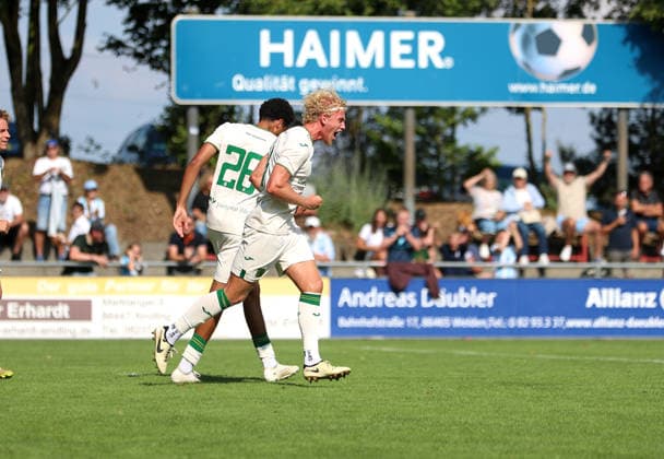 Fussball, Herren, Saison 2026 2027, TSV Aindling - TSV 1860 München, Testspiel, Vorbereitung 1:2 per Kopf, Tor, Führung durch Finn Fodor (TSV 1860 München) Jubel, Jubelschrei *** Soccer, Men s, 2026–2027 Season, TSV Aindling vs. TSV 1860 Munich, Friendly Match, Preseason 1–2, Header, Goal, Finn Fodor gives TSV 1860 Munich the lead, Cheers, Shouts of Joy