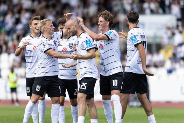 SSV Ulm 1846 Fußball vs FC Bayern München II, Fussball, Freundschaftsspiel, Saisoneröffnung SSV Ulm 1846 Fußball, Donaustadion Ulm 19.07.26 Torjubel Jubel Freude nach Treffer Tor Torschuss zum 1:0 durch Marcel Seegert (SSV Ulm 1846 Fußball, 25) SSV Ulm 1846 Fußball vs FC Bayern München II, Fussball, Freundschaftsspiel, Saisoneröffnung SSV Ulm 1846 Fußball, Donaustadion Ulm 19.07.26 Foto: Lucca Fundel Ulm Donaustadion Baden-Württemberg Deutschland *** SSV Ulm 1846 Soccer vs. FC Bayern Munich II, Soccer, Friendly Match, SSV Ulm 1846 Soccer Season Opener, Donaustadion Ulm, July 26, 2019—Goal celebration, cheers, and joy after Marcel Seegert’s goal, a 1–0 shot by SSV Ulm 1846 Soccer, 25 SSV Ulm 1846 Soccer vs. FC Bayern Munich II, Soccer, Friendly Match, Season Opener for SSV Ulm 1846 Soccer, Donaustadion Ulm, July 26, 2019. Photo by Lucca Fundel, Ulm, Donaustadion, Baden-Württemberg, Germany