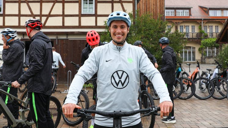 VfL Trainingslager, Weimarer Land Blankenhain, 19.07.2026, Fußball, Herren, Saison 2026 2027, 2. BL, VfL Wolfsburg, Sommer-Trainingslager: Tag 1. Fahrradtour, Kilian Fischer (VfL Wolfsburg) Weimarer Land Niedersachsen Deutschland *** VfL Training Camp, Weimarer Land Blankenhain, July 19, 2026, Soccer, Men s, 2026–2027 Season, 2. Bundesliga, VfL Wolfsburg, Summer Training Camp Day 1 Bike Ride, Kilian Fischer, VfL Wolfsburg, Weimarer Land, Lower Saxony, Germany