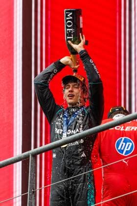 Andrea Kimi Antonelli (Mercedes AMG Petronas F1 Team, 12) bejubelt seinen Sieg und schuettet sich Champagner ueber den Kopf, Grosser Preis von Belgien, Motorsport, Formel 1, Saison 2026, 19.07.2026 Grosser Preis von Belgien, Motorsport, Formel 1, Saison 2026, 19.07.2026 Spa Franchorchamps *** Andrea Kimi Antonelli of the Mercedes AMG Petronas F1 Team, No. 12, celebrates his victory and pours champagne over his head, Belgian Grand Prix, Motorsports, Formula 1, 2026 Season, July 19, 2026 Belgian Grand Prix, Motorsports, Formula 1, 2026 Season, July 19, 2026 Spa-Francorchamps Copyright: xEibner-Pressefoto AlexanderxNeisx EP_ANS